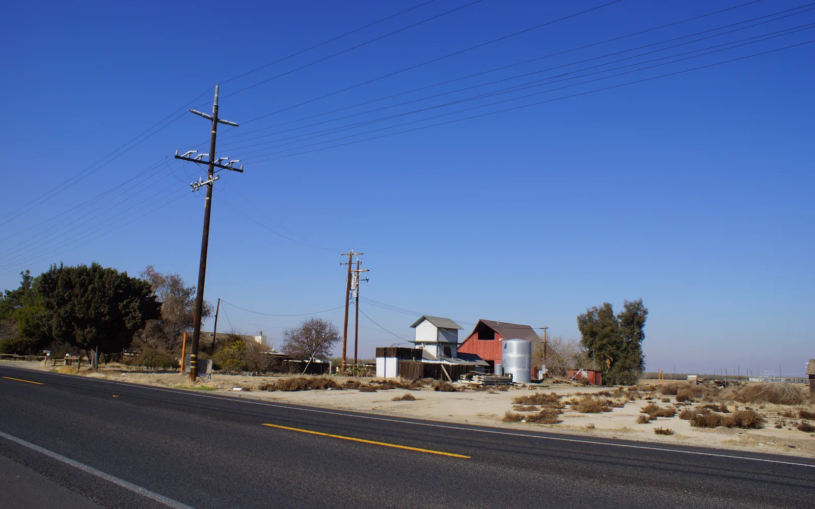 Well-maintained farmstead in the Central Valley with open agricultural land